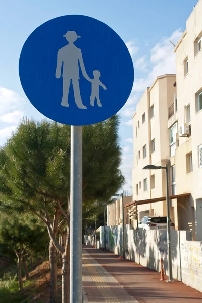 Blå Trafikskylt För Fotgängare Allmän Park — Stockfoto