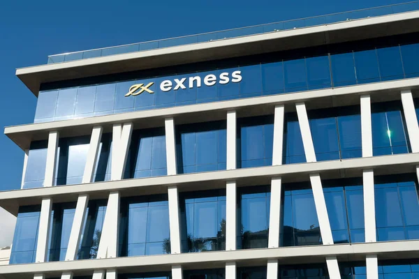 Limasol, Kıbrıs, 11 Nisan 2021: Exness ana ofis binasının görüntüsü