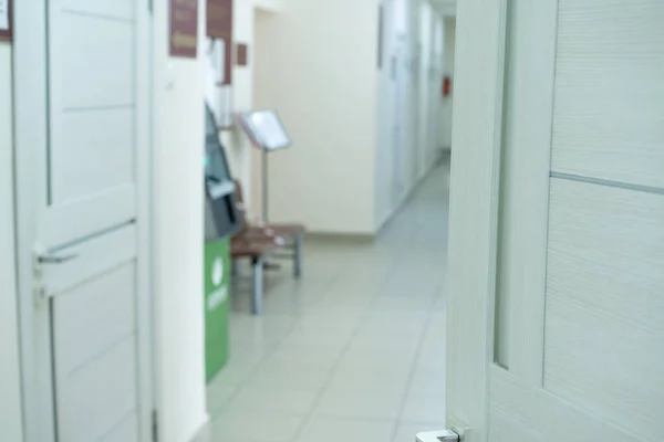 Sjukhuskorridor Med Öppen Dörr — Stockfoto