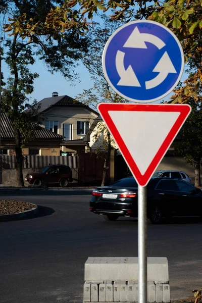 Traffic Sign Roundabout Cars Road — Stock Photo, Image