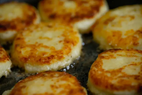 Torte Formaggio Sono Fritte Olio — Foto Stock