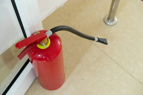 Feuerlöscher Einem Zylinder Mit Schlauch Stockbild