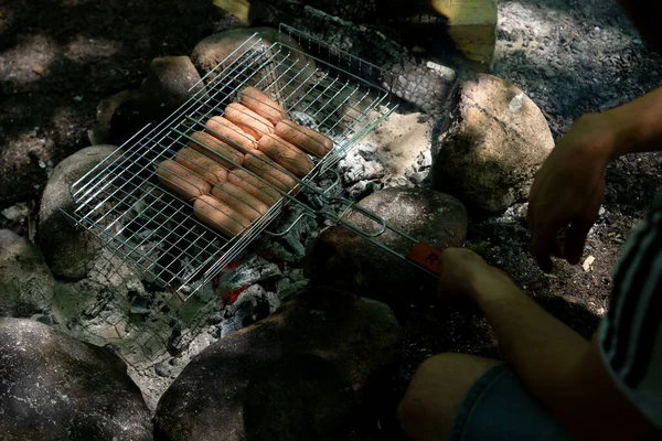 炭火焼のためのバーベキューソーセージ — ストック写真