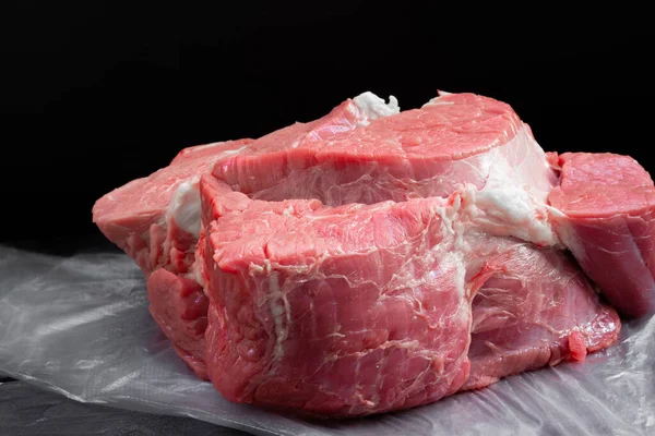Trozo Carne Cruda Sobre Fondo Negro —  Fotos de Stock