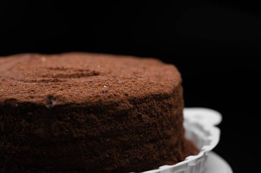 Siyah arkaplanda taze pasta