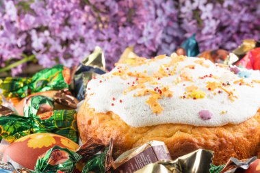 Yumurtalı ve şekerli Paskalya pastası