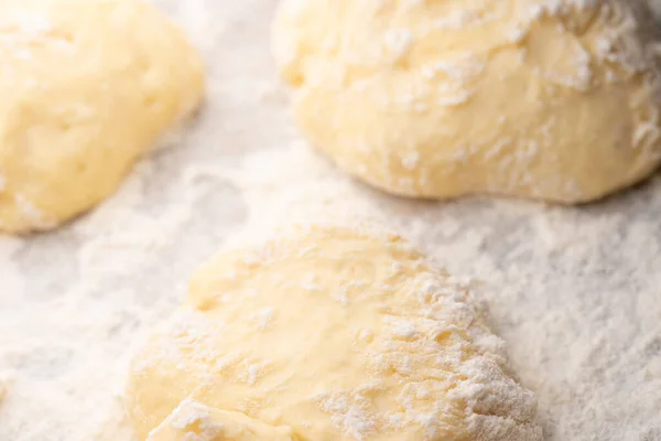 Teig Und Mehl Zum Weiterbacken — Stockfoto