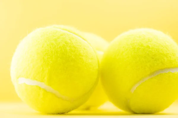 Palle Tennis Sfondo Giallo — Foto Stock