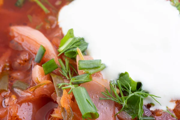 Borscht Mit Saurer Sahne Und Kräutern — Stockfoto