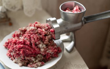 Kıyma makinesiyle pişirilmiş kıyma.