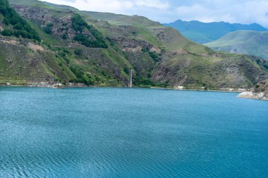 Dağlardaki doğal göl