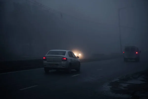 Arabalar sisin içine girer.