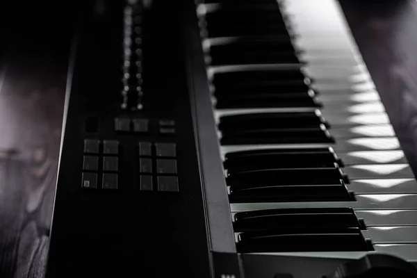 Midi Keyboard Wooden Background — Stock Photo, Image
