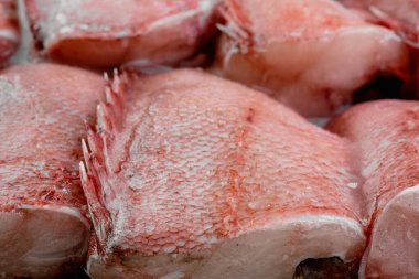 Arka plan olarak soyulmuş balık levreği