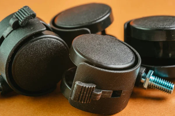 Turuncu arka planda mobilya kalıpları