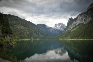 Vadideki Glossglockner yüksek dağlık yol ve göllerin manzarası