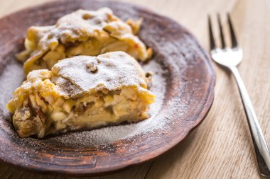 Ceviz ile Apple strudel