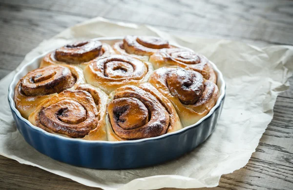 Cinnamon rolls on the wooden background — Stock Photo, Image
