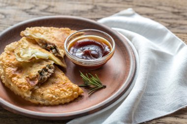 Plaka üzerinde et köftesi