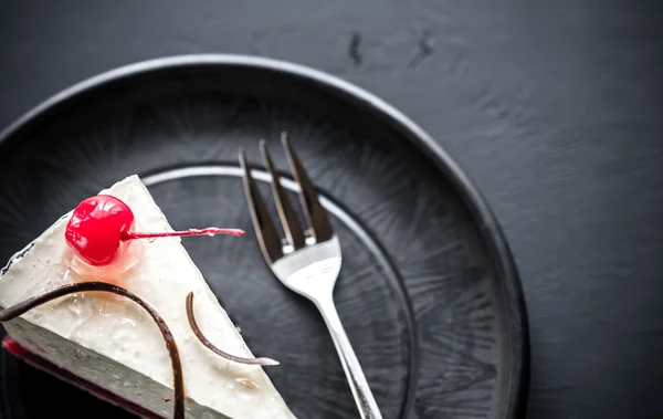 Raspberry cheesecake med sweet cherry — Stockfoto