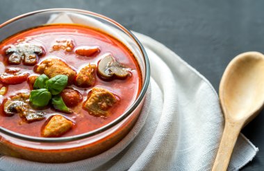 Tay kırmızı tavuk köri