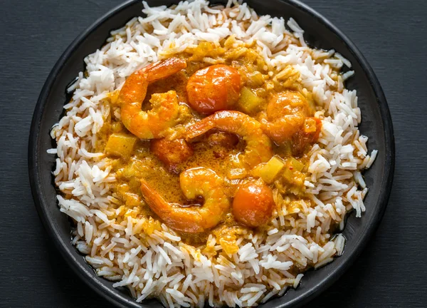 Curry amarillo tailandés con mariscos y arroz blanco — Foto de Stock