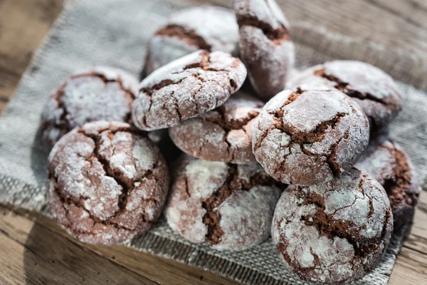 Chocolate cookies on the wooden board — Stock Photo, Image