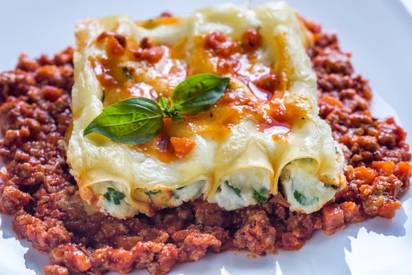 Canelloni stuffed with ricotta with bolognese sauce — Stock Photo, Image
