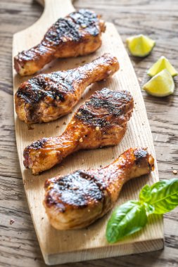 ızgara tavuk drumsticks