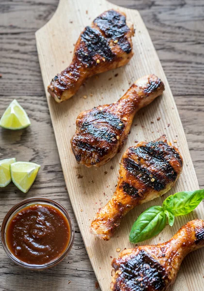 Palitos de pollo a la parrilla —  Fotos de Stock