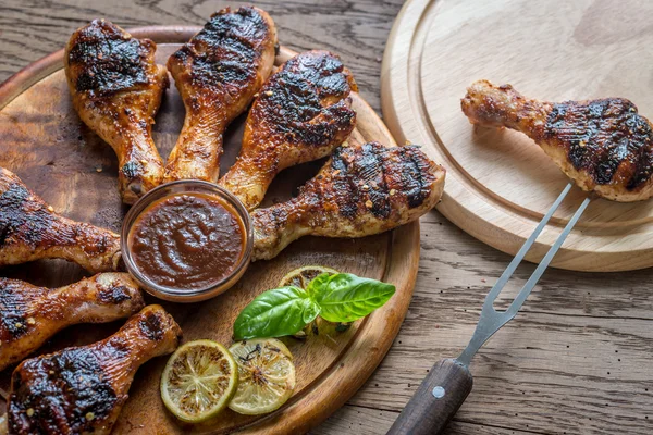 Palitos de pollo a la parrilla —  Fotos de Stock