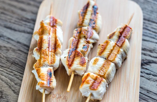 Grilled chicken skewers on the wooden board — Stock Photo, Image