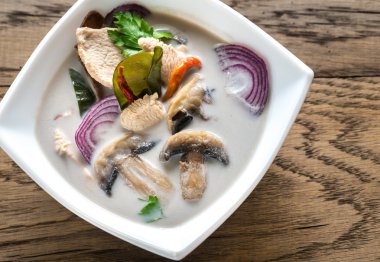 Tay tom kha kai çorba