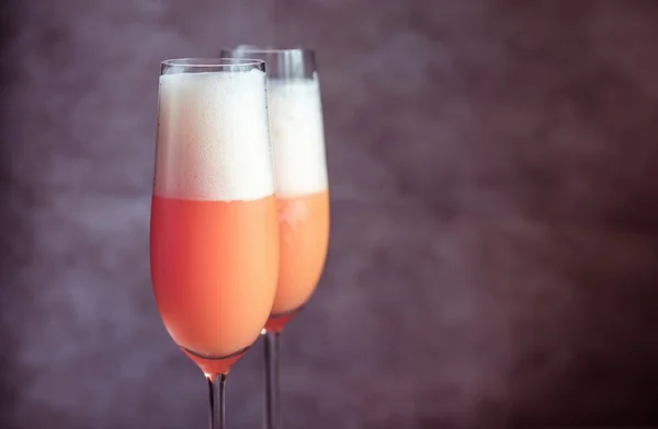 Zwei Bellini-Cocktails — Stockfoto