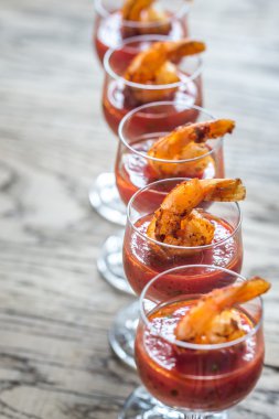 Karides soslu karides kokteyl