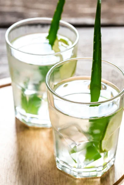 Cocktails av Aloe Vera och kokosnöt juice — Stockfoto