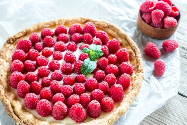 Tarta de frambuesa con crema — Foto de Stock