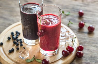 Kiraz ve bilberry smoothies