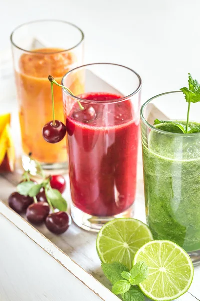 Fruit and vegetable smoothies — Stock Photo, Image
