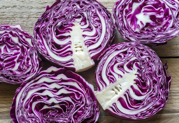 Red cabbage: cross section — Stock Photo, Image