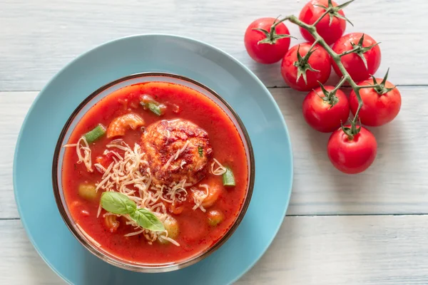 Porção de sopa de minestrone com almôndega — Fotografia de Stock