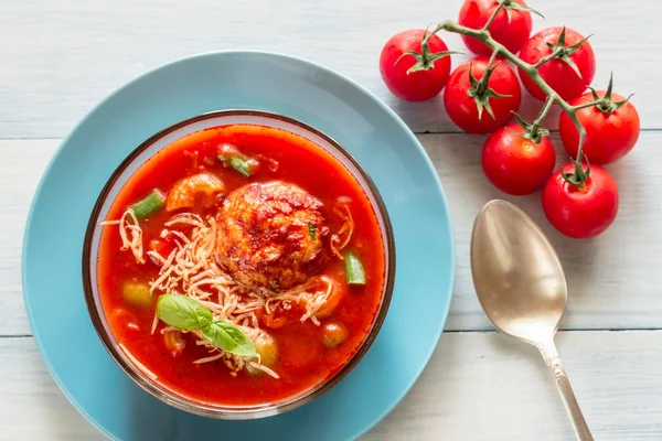 Portion de soupe minestrone à la boulette de viande — Photo