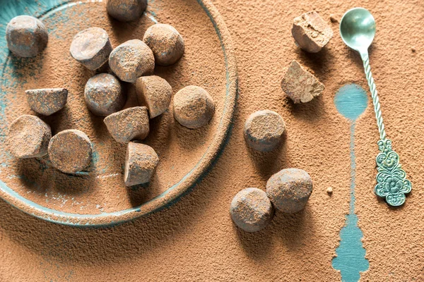 Chocolate truffles with cacao powder — Stock Photo, Image