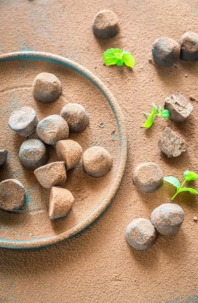 Chocolate truffles with cacao powder — Stock Photo, Image