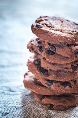 Çikolata parçacıklı kurabiye.