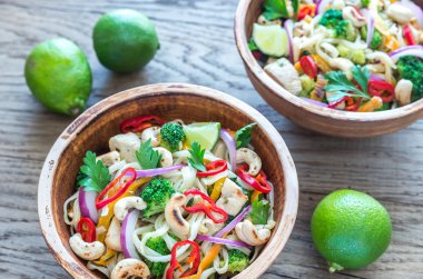 İki kase tavuk şehriye kizartma