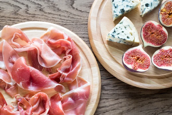 Slices of jamon with blue cheese and figs — Stock Photo, Image