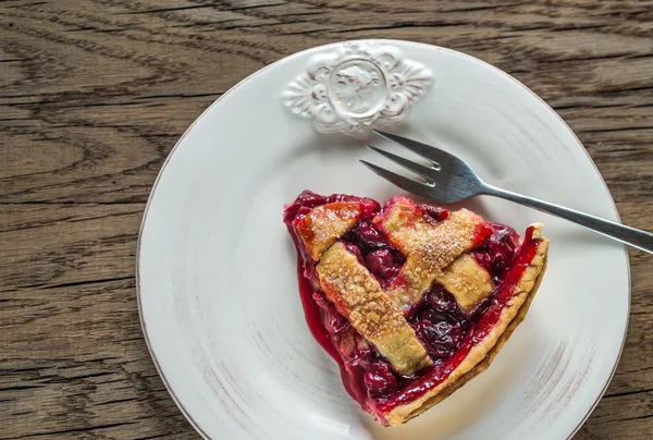 Tarte aux cerises sur l'assiette — Photo