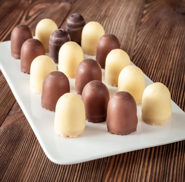 チョコレートマシュマロプレートを提供 — ストック写真