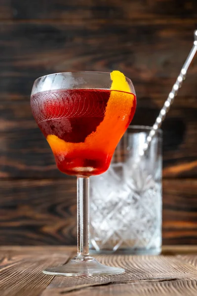 Ποτήρι Boulevardier Cocktail Φόντο Γούεν — Φωτογραφία Αρχείου